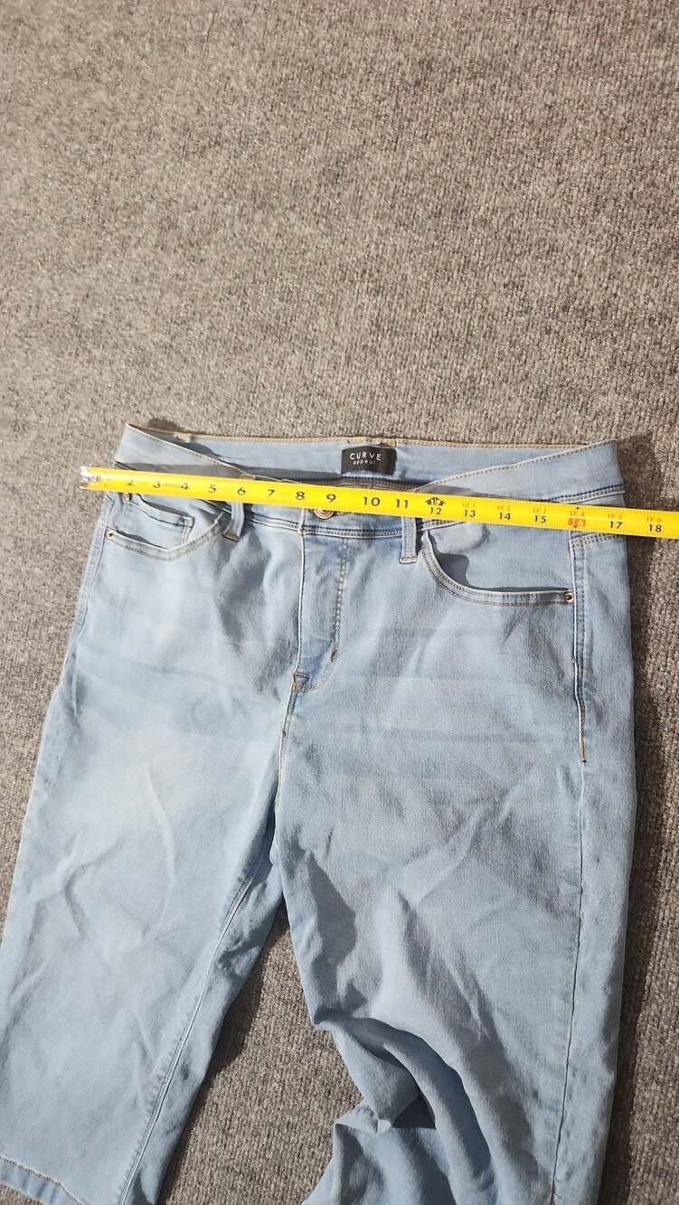 Curve Appeal Light Wash Denim Shorts Capri Jeans Size 14/32 - Picture 5 of 9